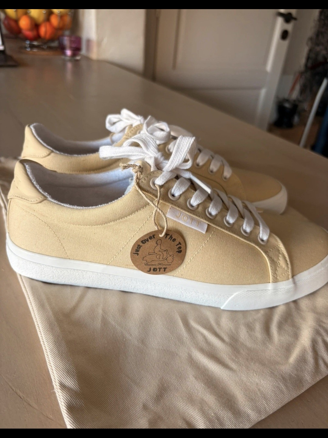 Casual Low-Top Canvas Sneakers In Light Beige — image 2 of 6